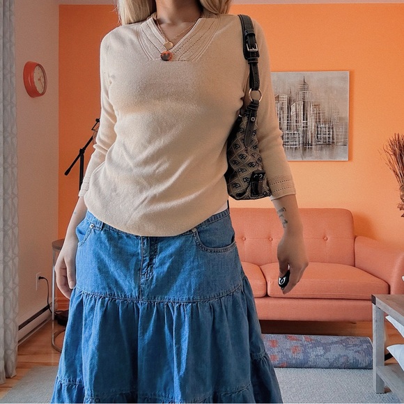 Neutral Vneck Detailed preppy Sweater - Picture 2 of 2